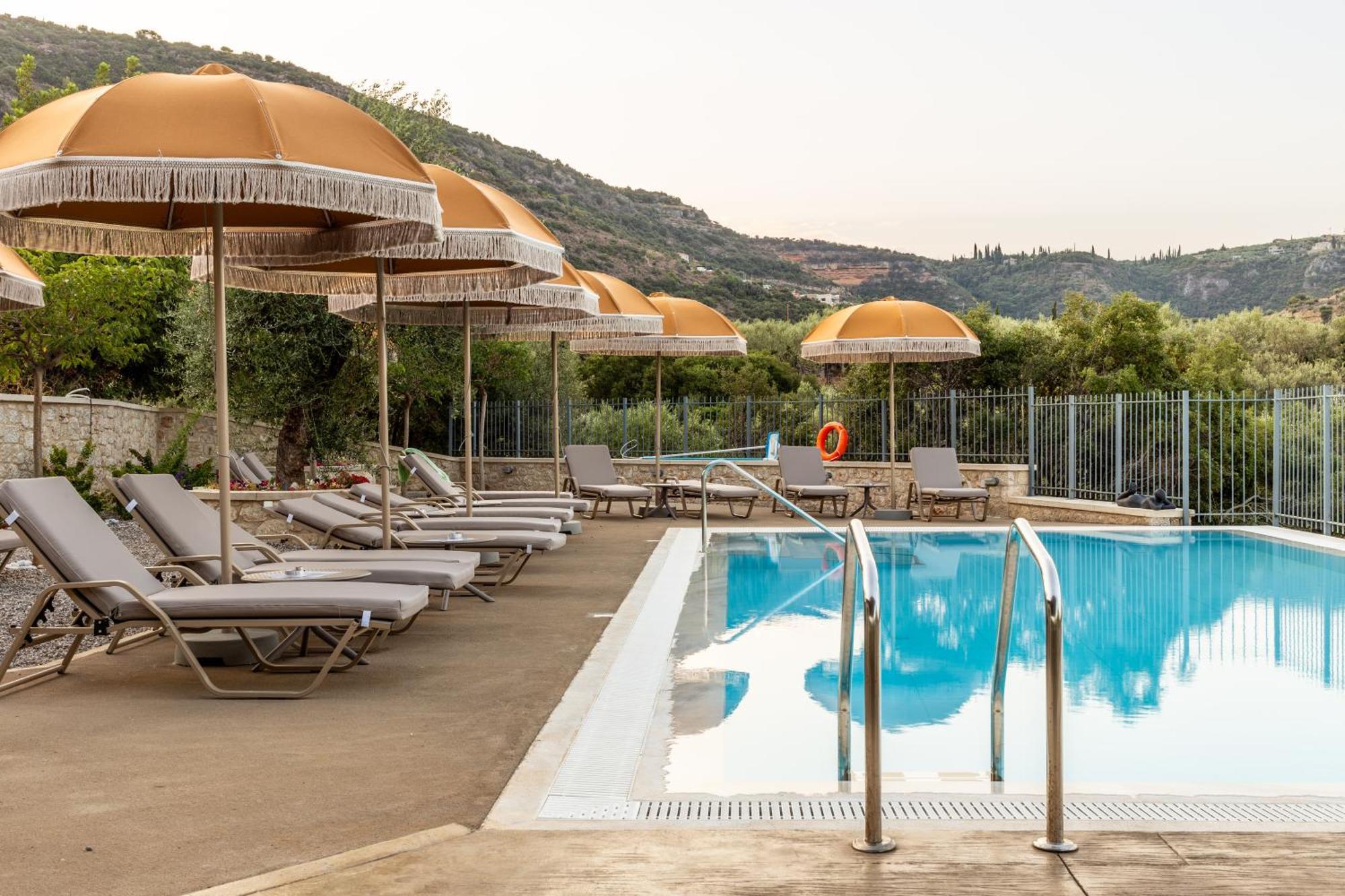 Olympia Zervea Studios With Pool - Apartment Kardhamili Bagian luar foto