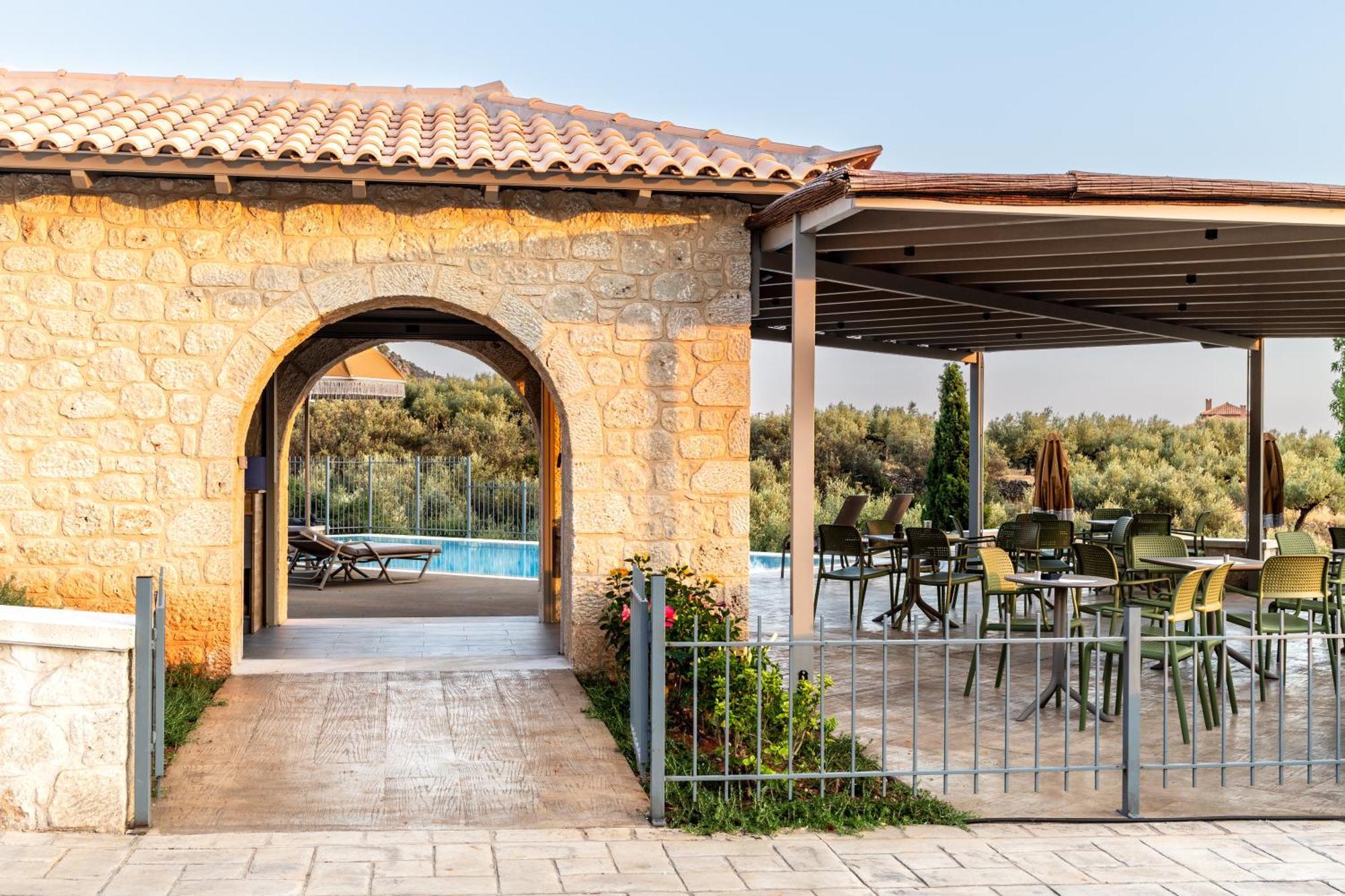 Olympia Zervea Studios With Pool - Apartment Kardhamili Bagian luar foto