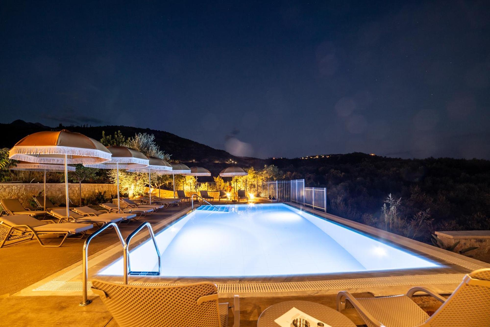 Olympia Zervea Studios With Pool - Apartment Kardhamili Bagian luar foto