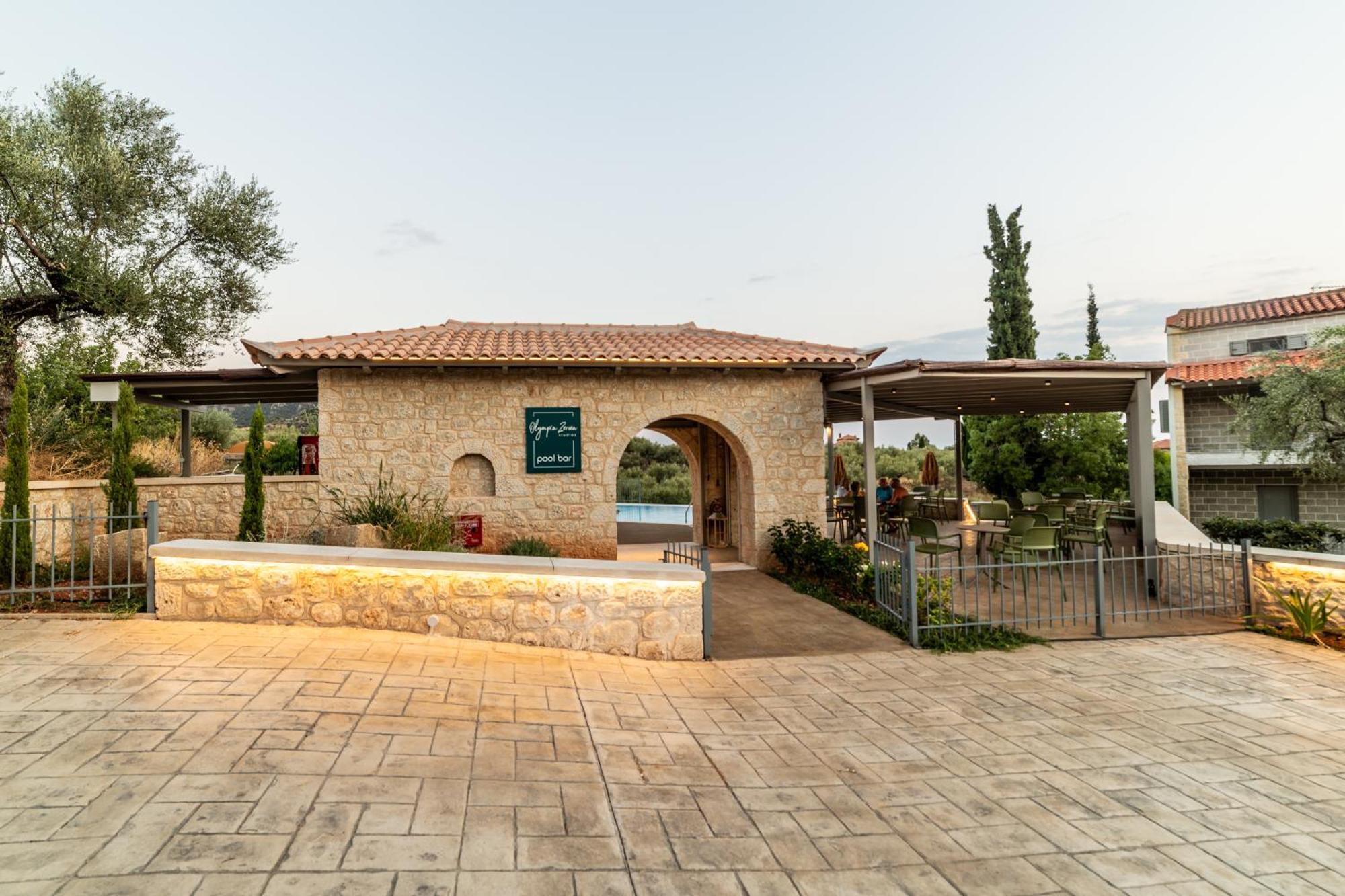 Olympia Zervea Studios With Pool - Apartment Kardhamili Bagian luar foto