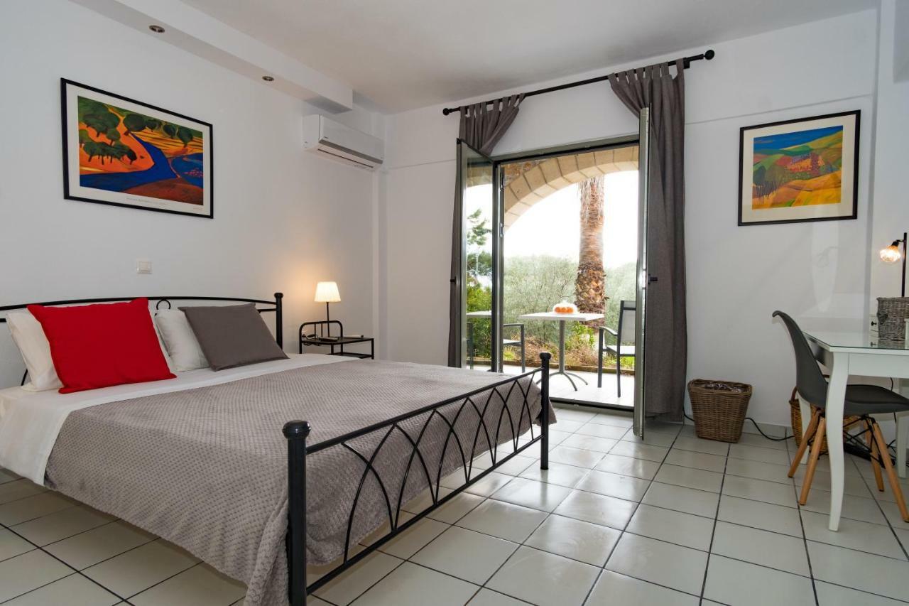 Olympia Zervea Studios With Pool - Apartment Kardhamili Bagian luar foto