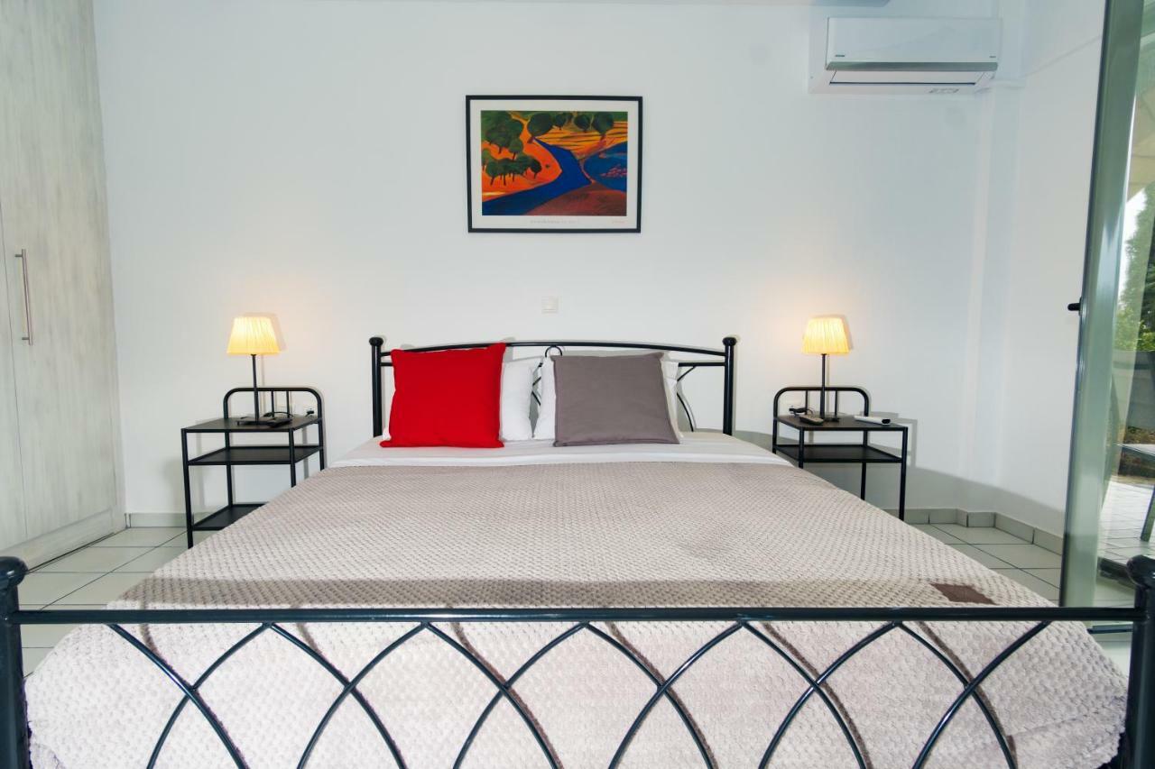 Olympia Zervea Studios With Pool - Apartment Kardhamili Bagian luar foto