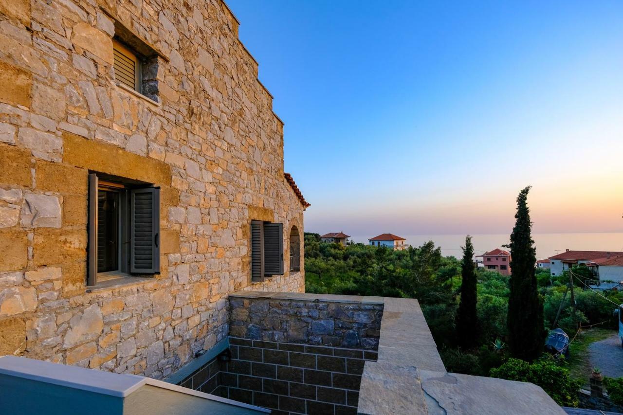 Olympia Zervea Studios With Pool - Apartment Kardhamili Bagian luar foto