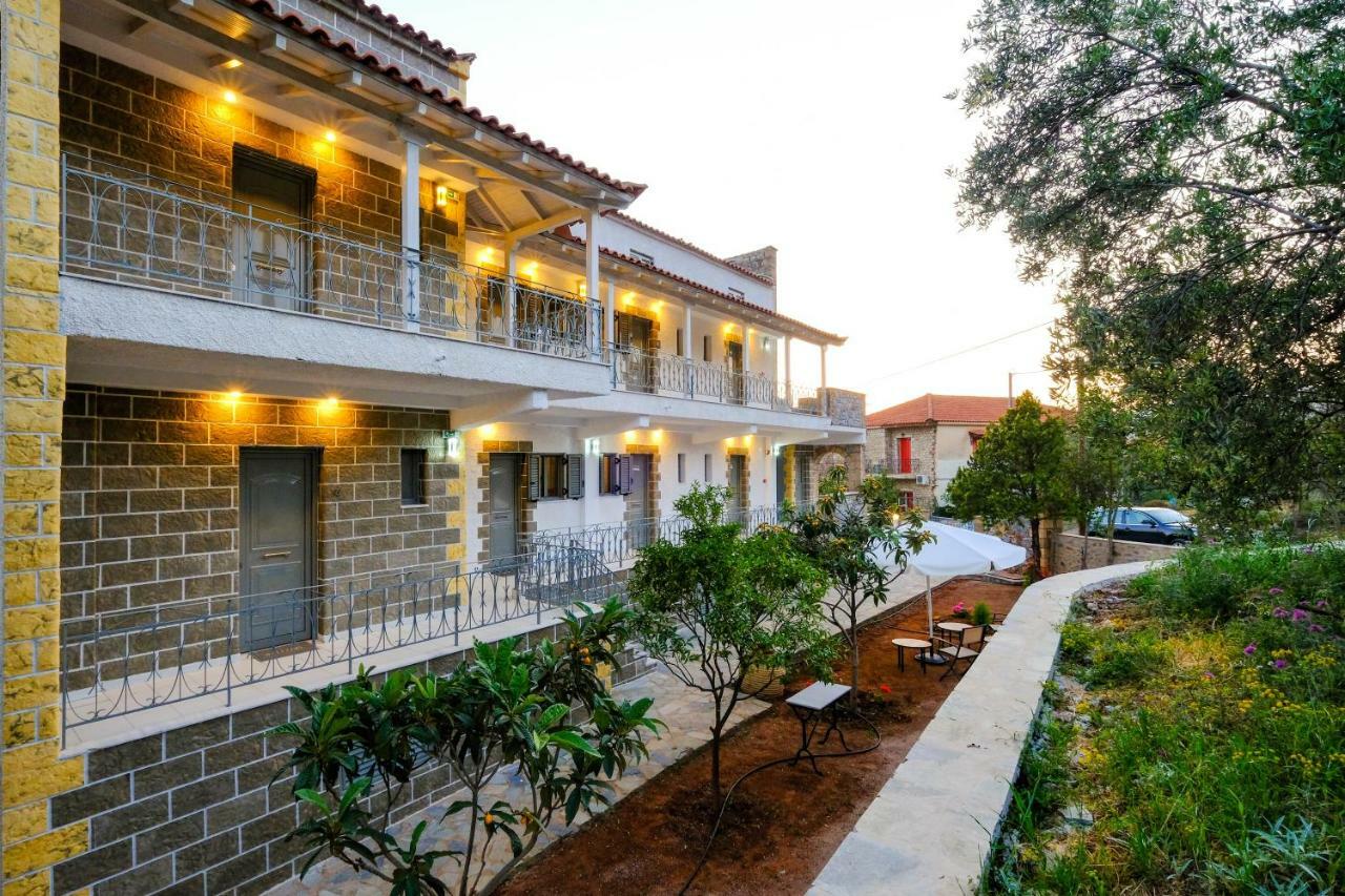 Olympia Zervea Studios With Pool - Apartment Kardhamili Bagian luar foto